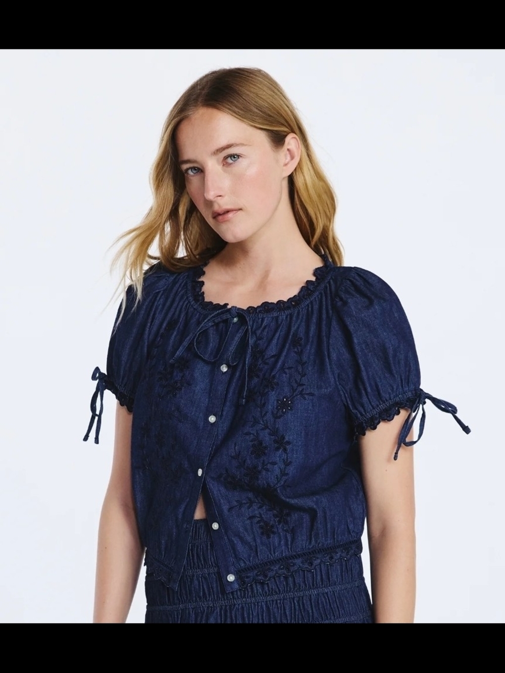 Free Assembly Women's Blue Denim Floral Embroidered Puff Sleeve Peasant Blouse S